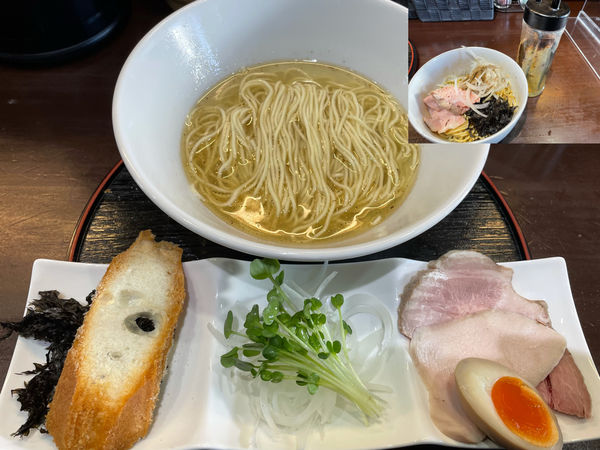 「片口鰯の稚魚煮干しらぁめん870円、つけ玉ハーフ150円」@麺処 学の写真