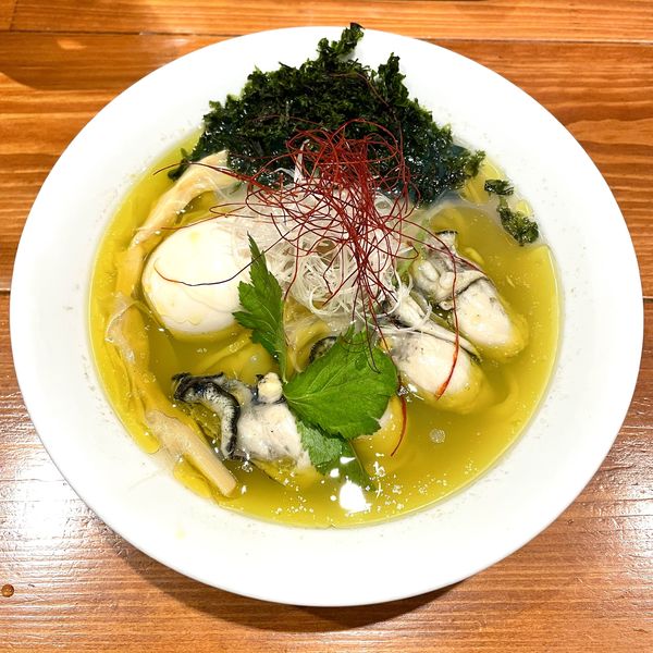 「【冬季限定】柚子香る牡蠣塩そば￥900＋牡蠣増し￥150」@麺屋 真心の写真