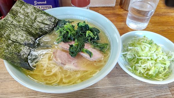 「ラーメン+ネギ皿」@ラーメン大将 錦町店の写真