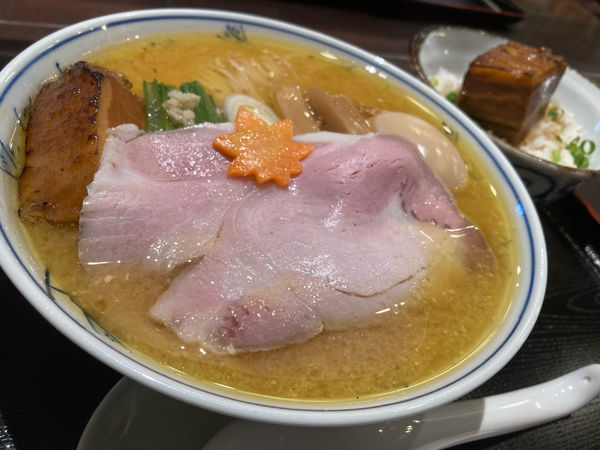 「特製味噌そば+角煮飯」@食煅 もみじの写真