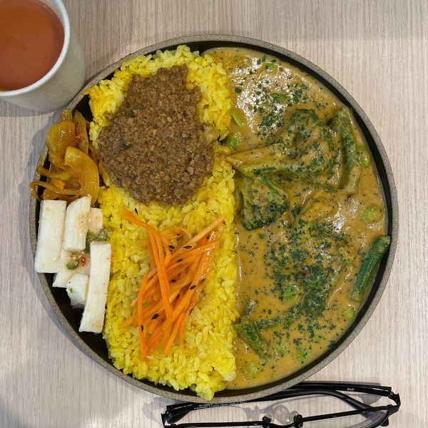 「ゴルゴンペッパーカレー（キーマトッピング）」@スパイスパレットの写真