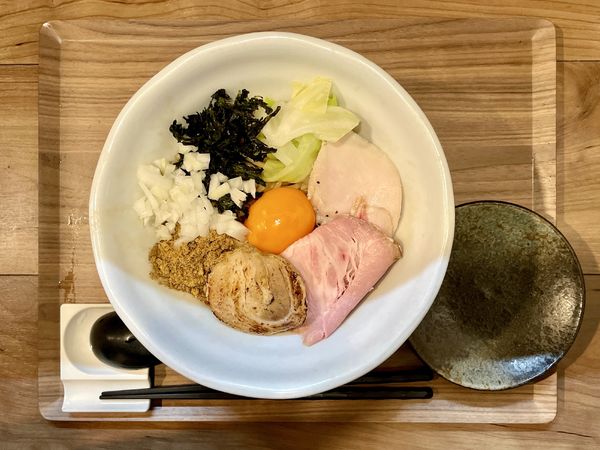 「煮干しまぜそば 特製 ＋ 和え玉」@ラーメン 裏健やかの写真