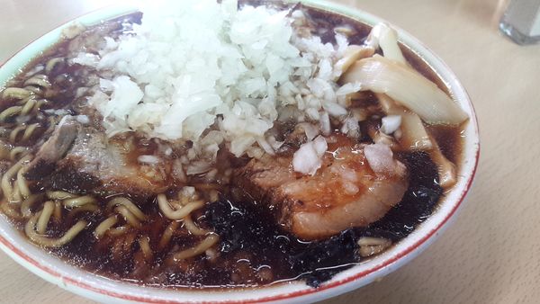 「ラーメン 800円＋やくみ 50円」@梅乃家の写真