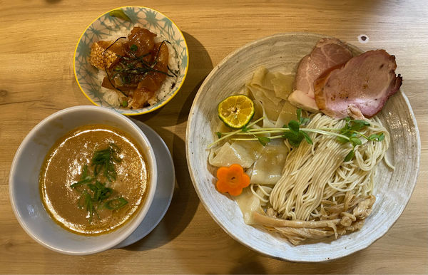 「金目鯛と青森シャモロックの丸鶏濃厚つけめん」@麺堂イズムの写真
