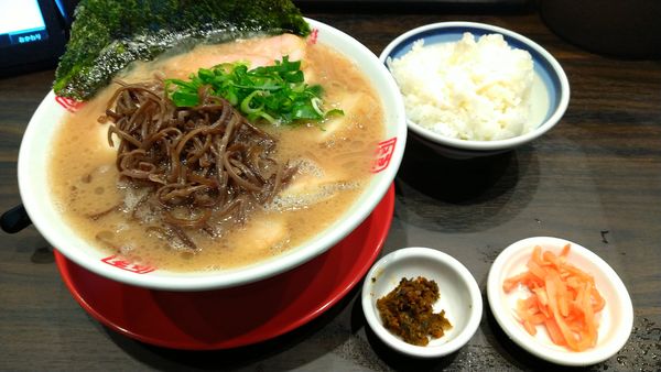 「特製キクラゲ本白味らーめん」@きまぐれ八兵衛 川中島店の写真