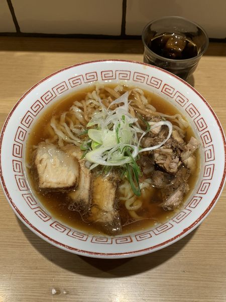 「醤油らーめん、切り落としチャーシュー」@きたかた食堂の写真