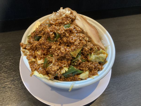 「挽肉回鍋肉二郎系らーめん　ヤサイ増し」@らーめん 三極志の写真