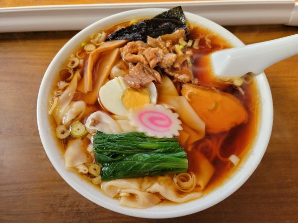 「ワンタンメン 800円+とり皮 150円」@盛昭軒の写真