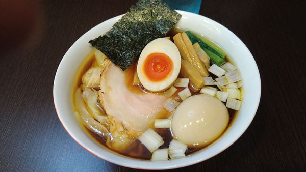 「醤油らーめん¥850+ワンタン¥150+味玉¥120-」@とものもとの写真