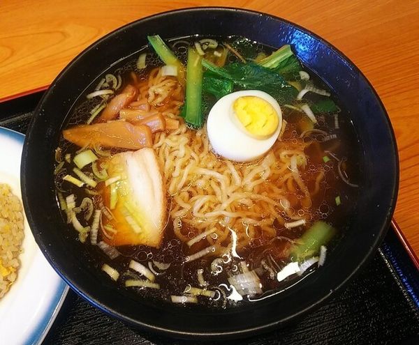 「醤油ラーメン定食680円」@中華龍食府の写真