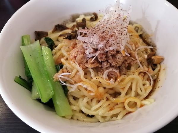 「汁なし黒たんたん(辛さ普通)(800)」@あかくろたんたんの写真