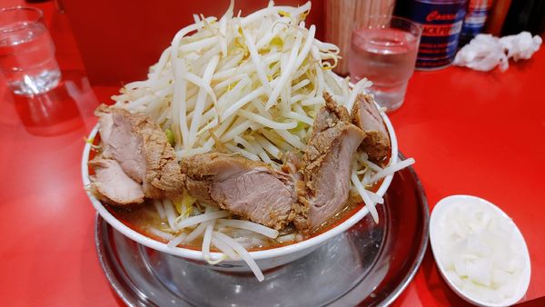 「大ラーメン豚入り・刻み玉ねぎ・柔らかめ（ヤサイマシマシ）」@ラーメンタロー 蒲田の陣の写真