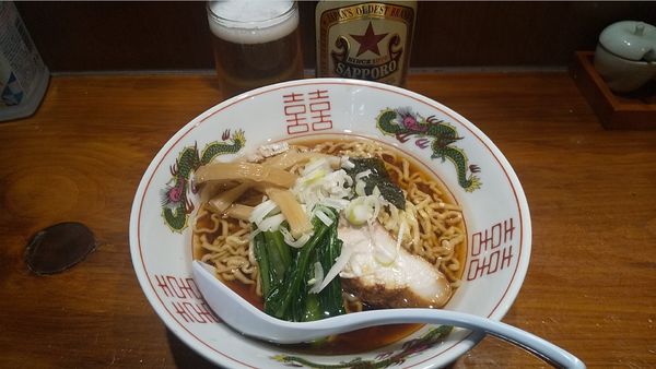 「サッポロラガー赤星＋釜揚げ餃子→油ラーメン(¥1,300)」@珍来亭の写真