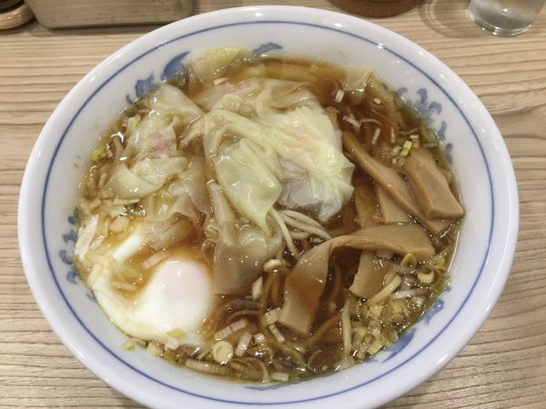 「ワンタンメン+玉子」@らーめん 高尾の写真