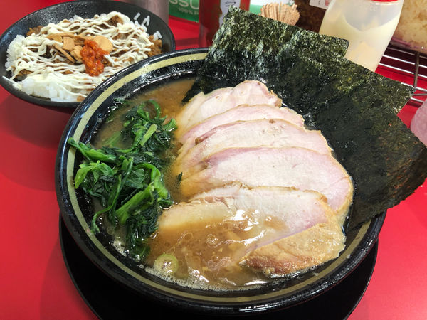 「チャーシューメン（5枚）¥1,000  ライス ¥100」@IEKEI_TOKYO 王道家直系の写真