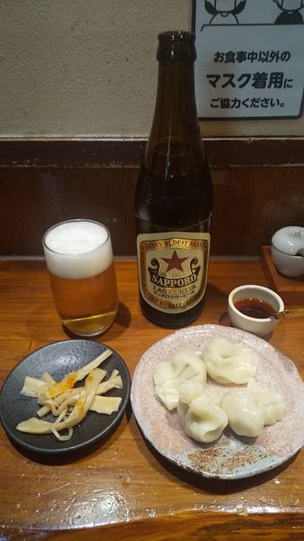 「サッポロラガー赤星・中瓶+釜揚げ餃子(¥550+200)」@珍来亭の写真