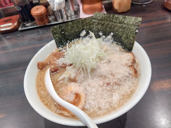 「環七ラーメン(並盛・140g・脂多め)760円」@環七ラーメン 周麺の写真