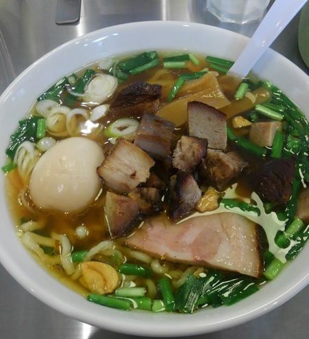 「チャーシュー麺 角切りチャーシュー ニラ 味付け玉子」@らーめんと餃子かんなの写真