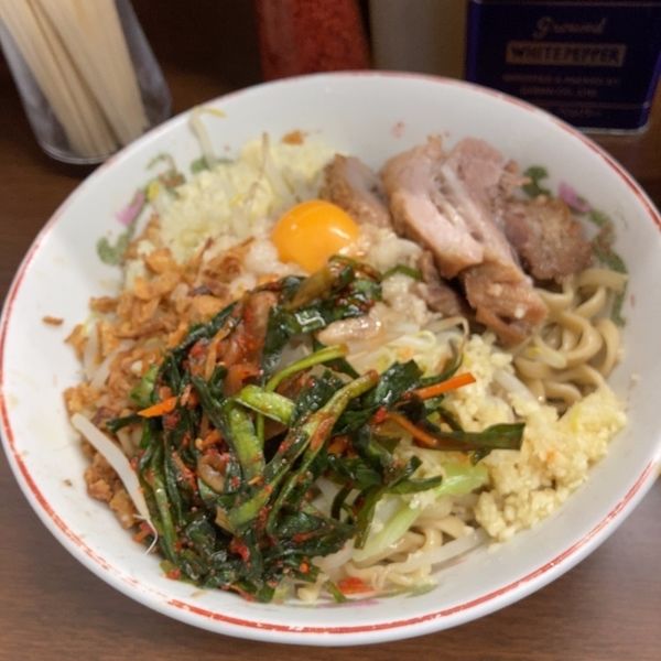 「汁なし小＋ニラキムチ＋粉チーズ」@ラーメン二郎 横浜関内店の写真