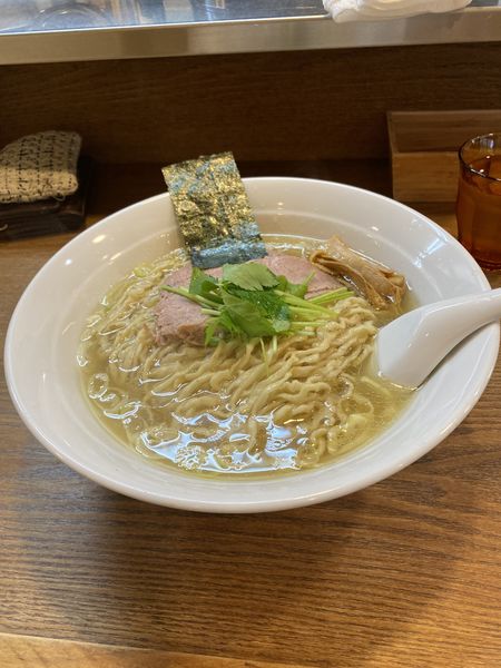 「塩らぁめん　大盛り」@らぁめん山と樹の写真