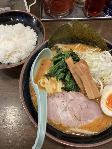 「辛味噌ラーメン、サービスライス」@横浜家系ラーメン 中野家の写真
