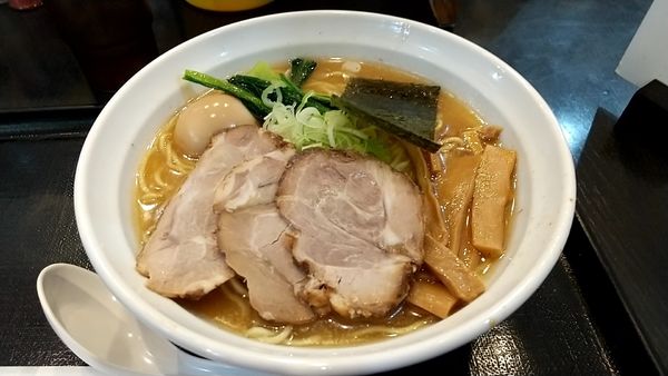 「中華そば  醤油（７８０円）＋中盛（１００円）」@中華そば 松葉の写真