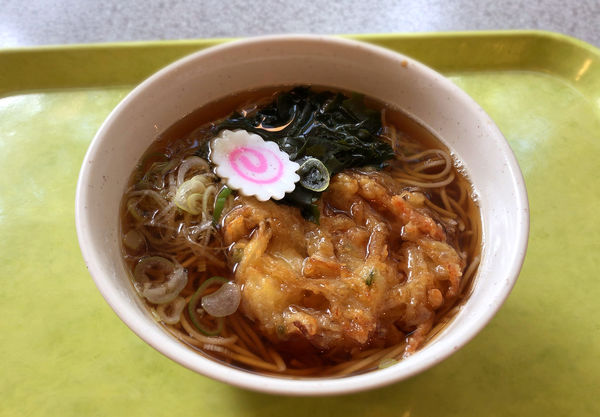 「かき揚げそば(450円)」@東部地域病院内レストラン庭園の写真