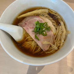 醤油らぁ麺 750円