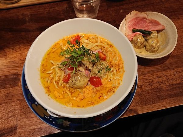 「【限定】トマトクリームらーめん ポルペッタ仕立て、など」@海老丸らーめんの写真