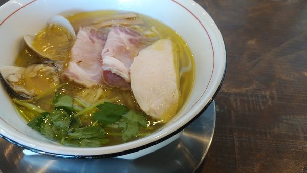 「平日限定30食蛤(ハマグリ)そば」@自家製麺 オオモリ製作所の写真