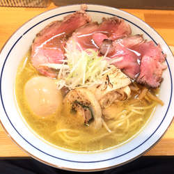 鶏そば塩の方へ（1050円）