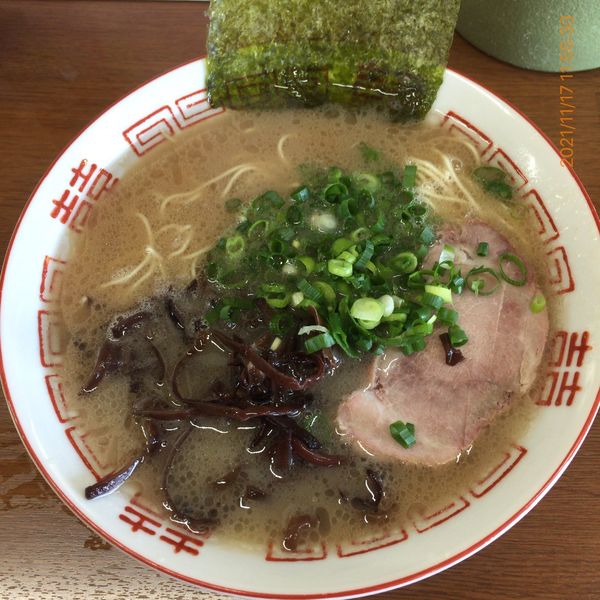 「ラーメン 650円 + 替え玉 100円」@博多長浜らーめんもりやの写真