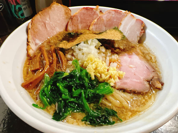 「背脂チャーシュー」@中華そば 弥栄の写真