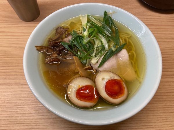 「塩らーめん＋味玉」@笠岡らーめん TAKETONBOの写真