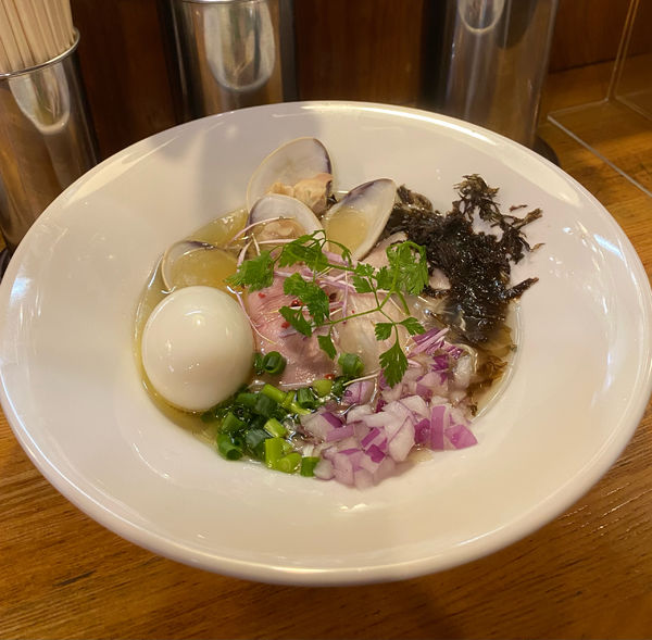 「限定・千葉産地蛤とのどぐろ煮干の清湯(塩で)¥1280」@麺庵 小島流の写真