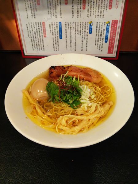 「味玉金色塩らぁめん 税込890円」@麺屋宗 -sou- 高田馬場本店の写真