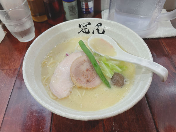 「純白湯らぁめん」@らぁめん冠尾 恵比寿西店の写真