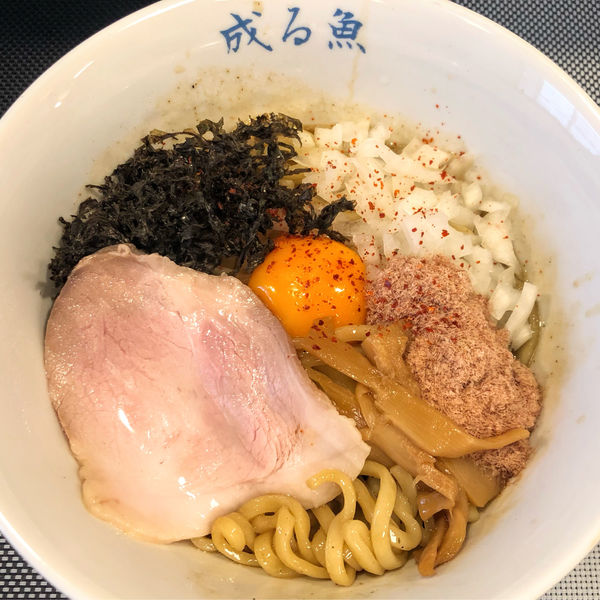 「まぜそば800円」@煮干し中華そば 成る魚の写真