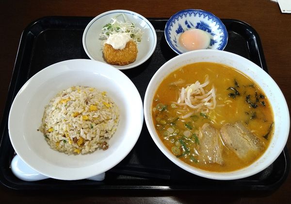 「チャーハン＋担々麺ランチ 680円＋激辛 30円」@水晶宮の写真