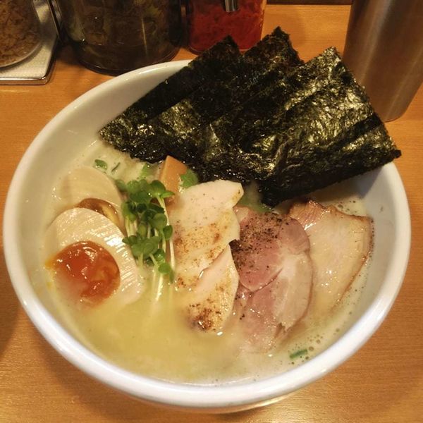 「鶏白湯 塩 全部のせ」@ラーメン志の写真