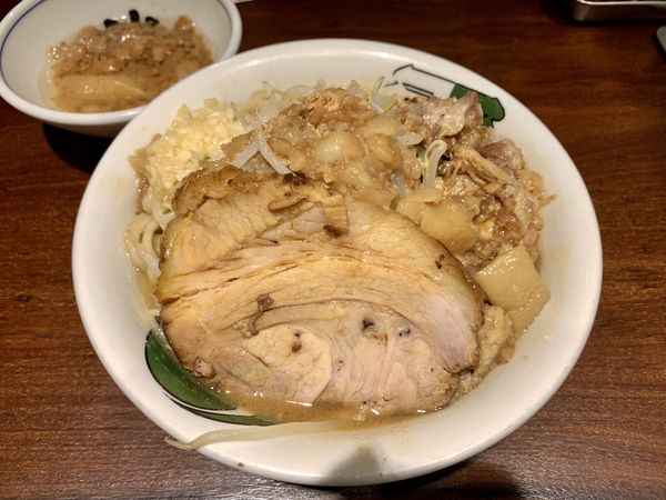 「雷そば＋トロ豚＋アブラ」@ラーメン 雷 東京本丸店の写真