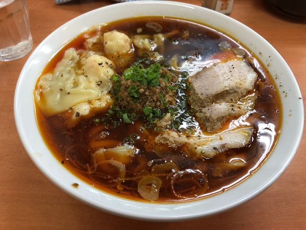 「海老ワンタン麺辛口大盛&ごはん」@日陰の写真