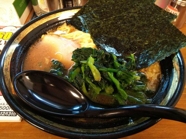 「ラーメン　並　※麺：硬め＆味：濃いめ　※クーポンで５００円」@ラーメンとむのの写真