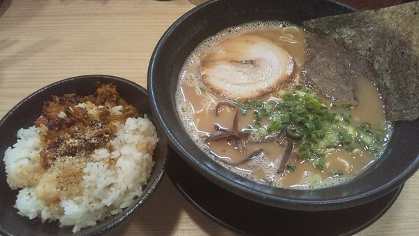 「らーめん(¥680+ライス無料)」@九州とんこつらーめん ひらさわの写真