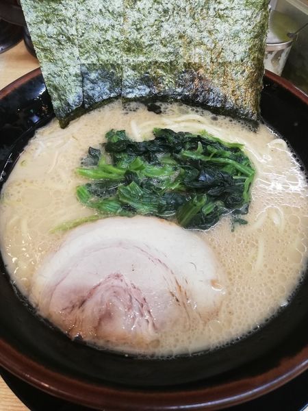 「豚骨醤油ラーメン」@横浜家系ラーメン 松田家 日本橋室町店の写真