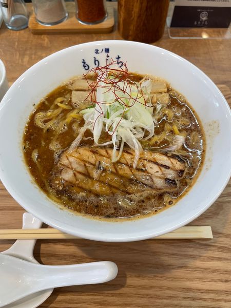「札幌スパイシーラーメンこくうま（中辛・麺大盛）」@北ノ麺 もりうちの写真