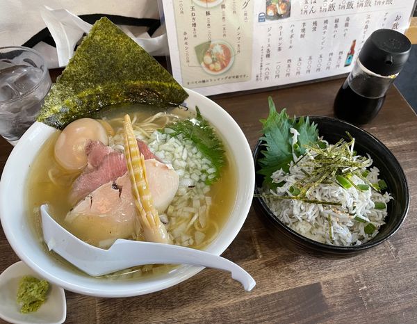 「特白醤油(大盛)+しらす丼」@江乃華JAPAN RAMENの写真