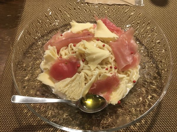 「【限定】チーズと生ハムのひやちゅう1200円」@冷やし中華専門店 HiyaChuの写真