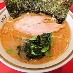 「ラーメン(並)」（750円）