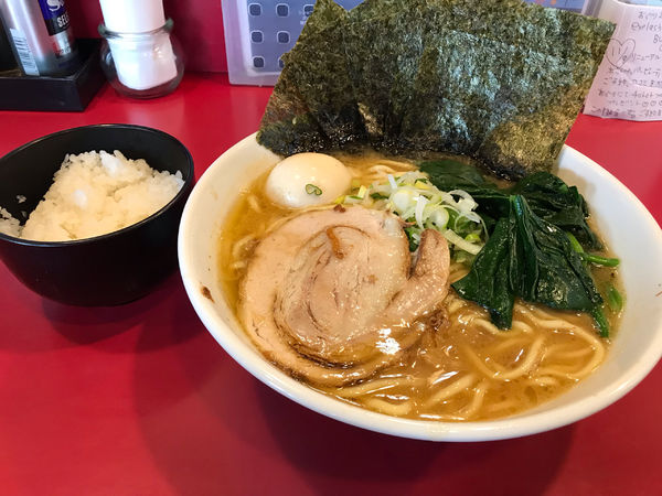 「家系おぐり（大盛）＋半ライス」@らー麺 つけ麺 おぐりの写真